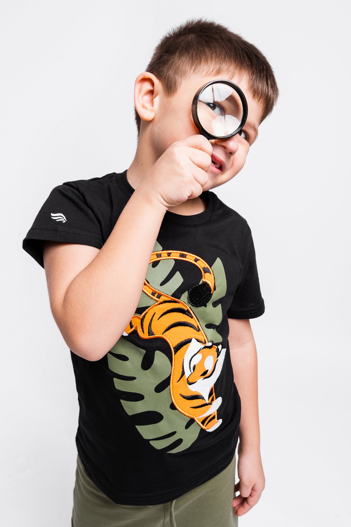 Short Sleeve T-Shirt with (Jumping Tiger) Applique Emboidery - Black